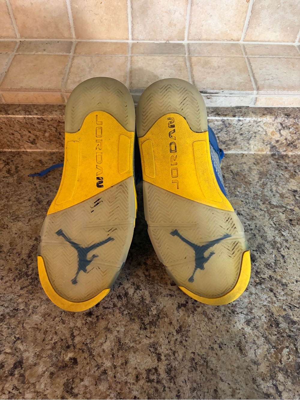 Jordan 5 Laney - Picture 5 of 5